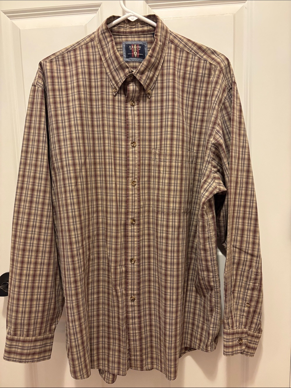 Arrow Men's Plaid Button-Up Shirt in Brown and Cream Large